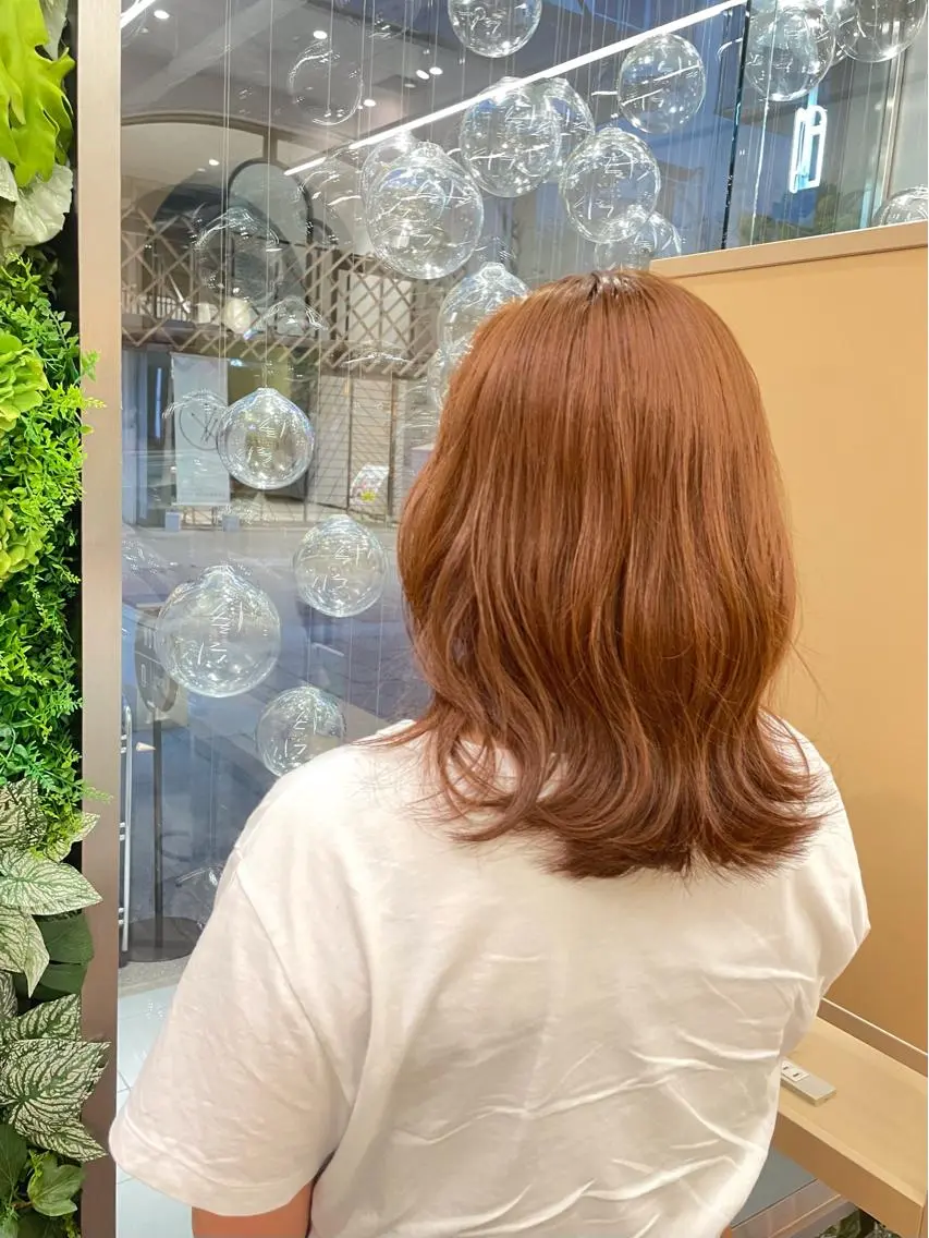 ミディアム カラー ヘアアレンジ オレンジ 山下 とよかのヘアスタイル