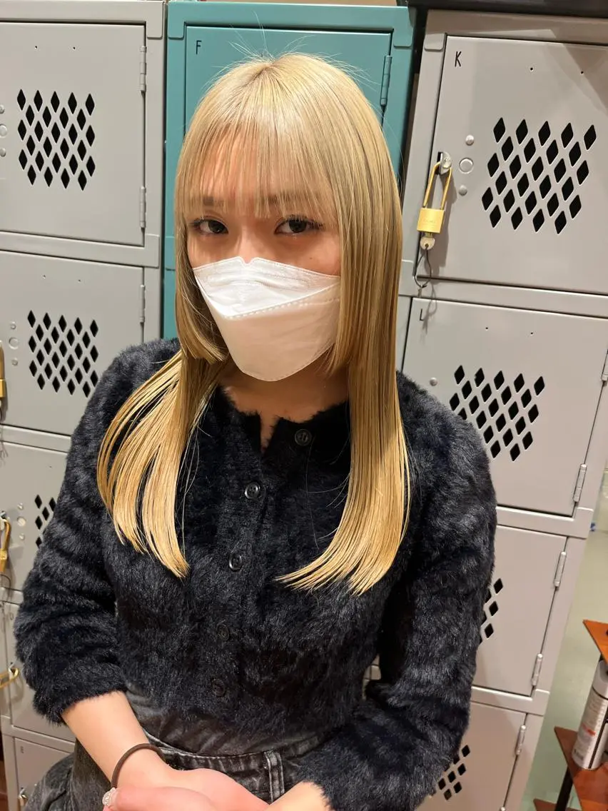 セミロング カラー ブリーチ ブロンド ダブルカラー 姫カット トリートメント ｼｮｰﾄｶｯﾄ 梅田 山下　すみれのヘアスタイル