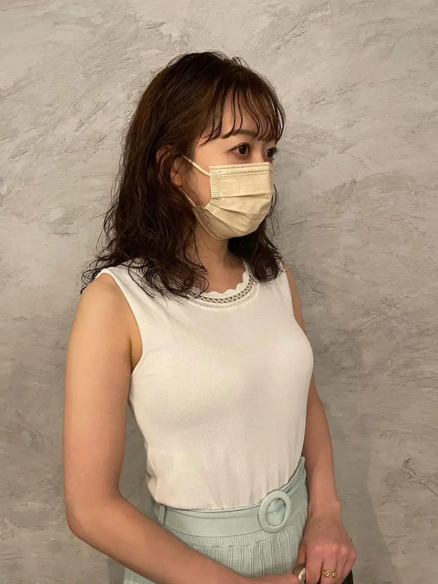 ミディアム レイヤーカット イズミ ナナコのヘアスタイル
