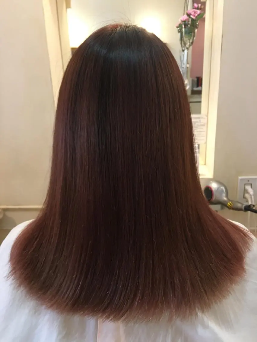 セミロング カラー ブリーチ ブラウンカラー イルミナカラー ピンクカラー ピンクブラウン カット ヘアカラー トリートメント plaatje 義見のヘアスタイル