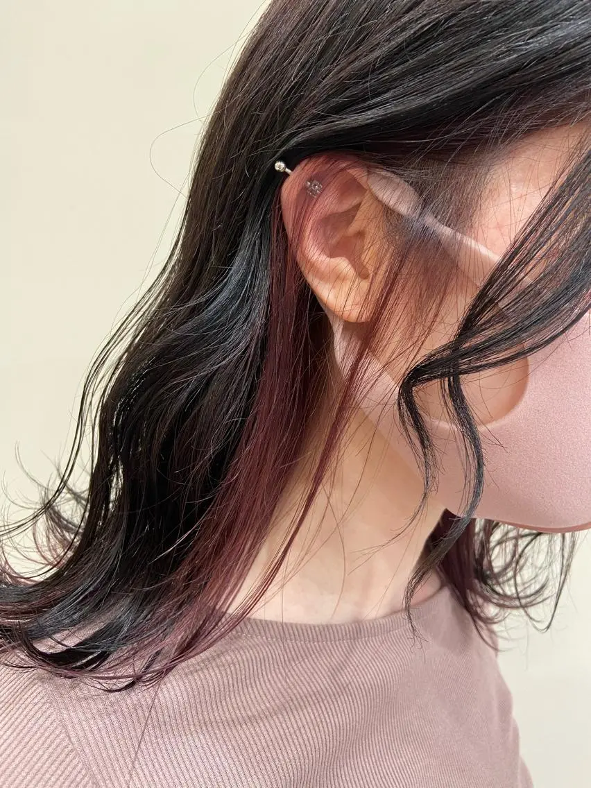 ミディアム カラー インナーカラー ピンクカラー カット ヘアカラー Amour なぐらのヘアスタイル