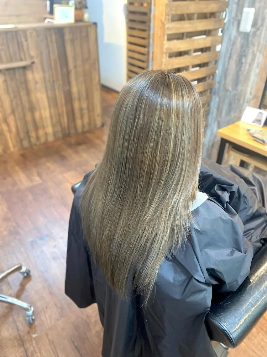 ロング カラー ハイライトカラー ハイライト カット ヘアカラー トリートメント Luzir⭐︎ GEN⭐︎のヘアスタイル