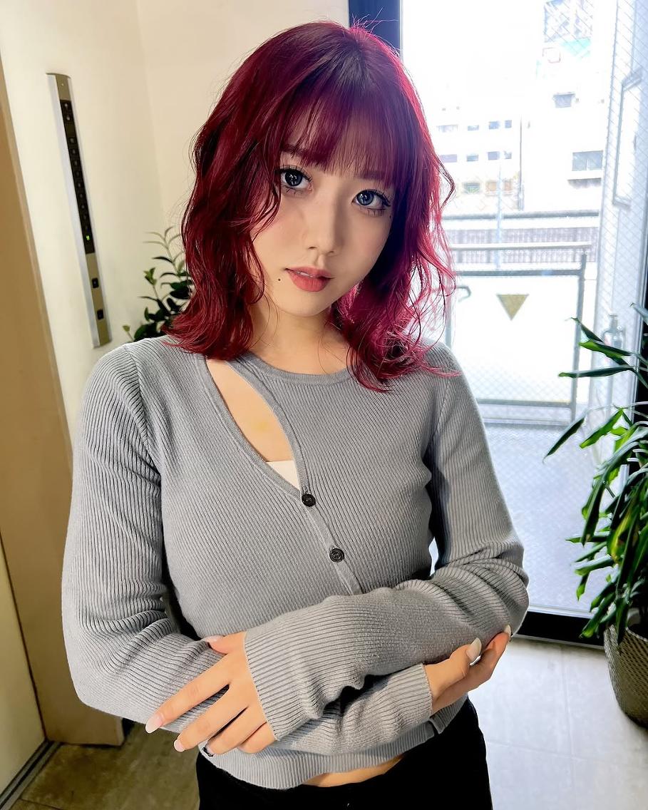 ミディアム カラー ブロンド ホワイトブロンド レイヤーカット ウルフカット ウルフ/レイヤー /ブリーチ/心斎橋のヘアスタイル
