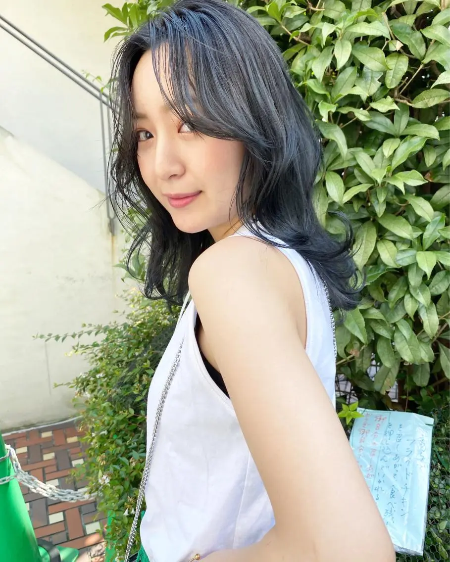 ミディアム カラー ミディアムパーマ アッシュ アッシュブラウン バレイヤージュ ベージュカラー カット ヘアカラー トリートメント 顔まわりレイヤー× 韓国ヘアオタベシンヤのヘアスタイル