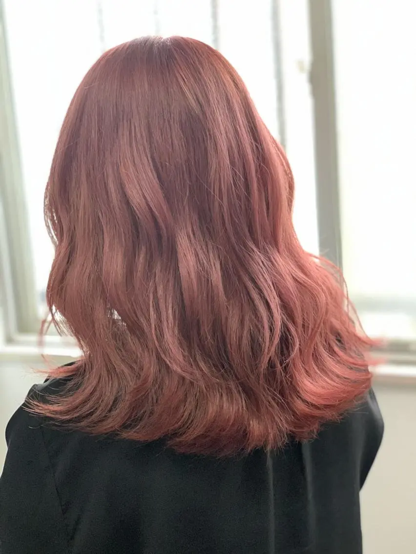 セミロング カラー ピンクカラー ハイトーン得意😍 Lumiereのヘアスタイル