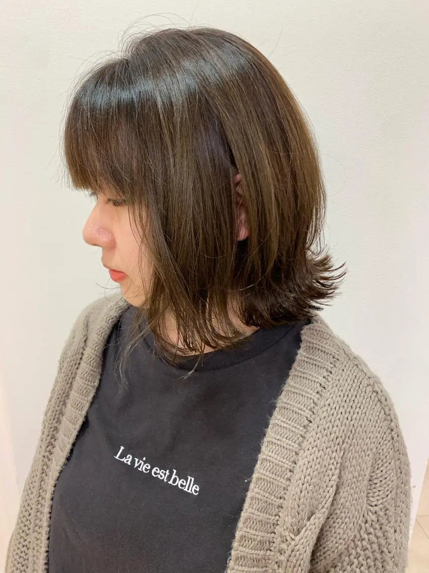 ショート カラー ヘアカラー トリートメント 顔まわりカット✄ ベージュカラー🧸のヘアスタイル