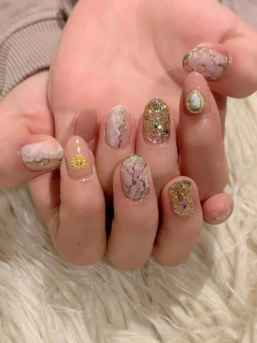 ネイル ラメ(グリッター) ニュアンスネイル ピンク 冬ネイル クリスマス Cecile Rieのネイルデザイン