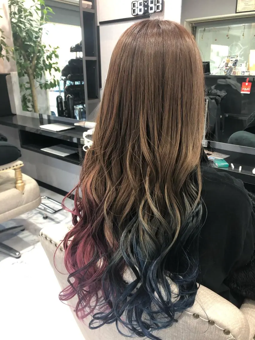 ロング カラー ヘアカラー FAVORE 【ファヴォーレ】のヘアスタイル