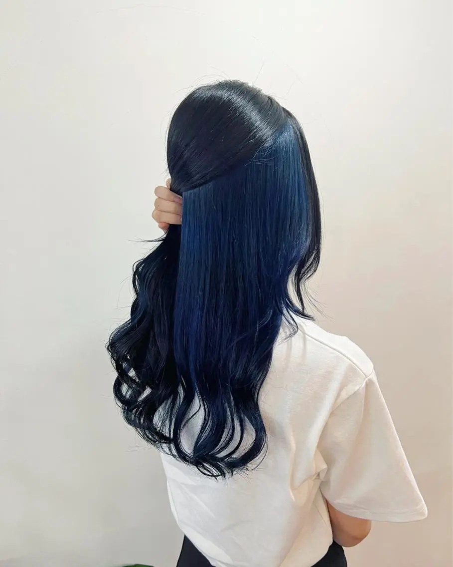 ロング カラー 黒髪 ブルーカラー ブルーブラック カット ヘアカラー WATANABE MISAKIのヘアスタイル