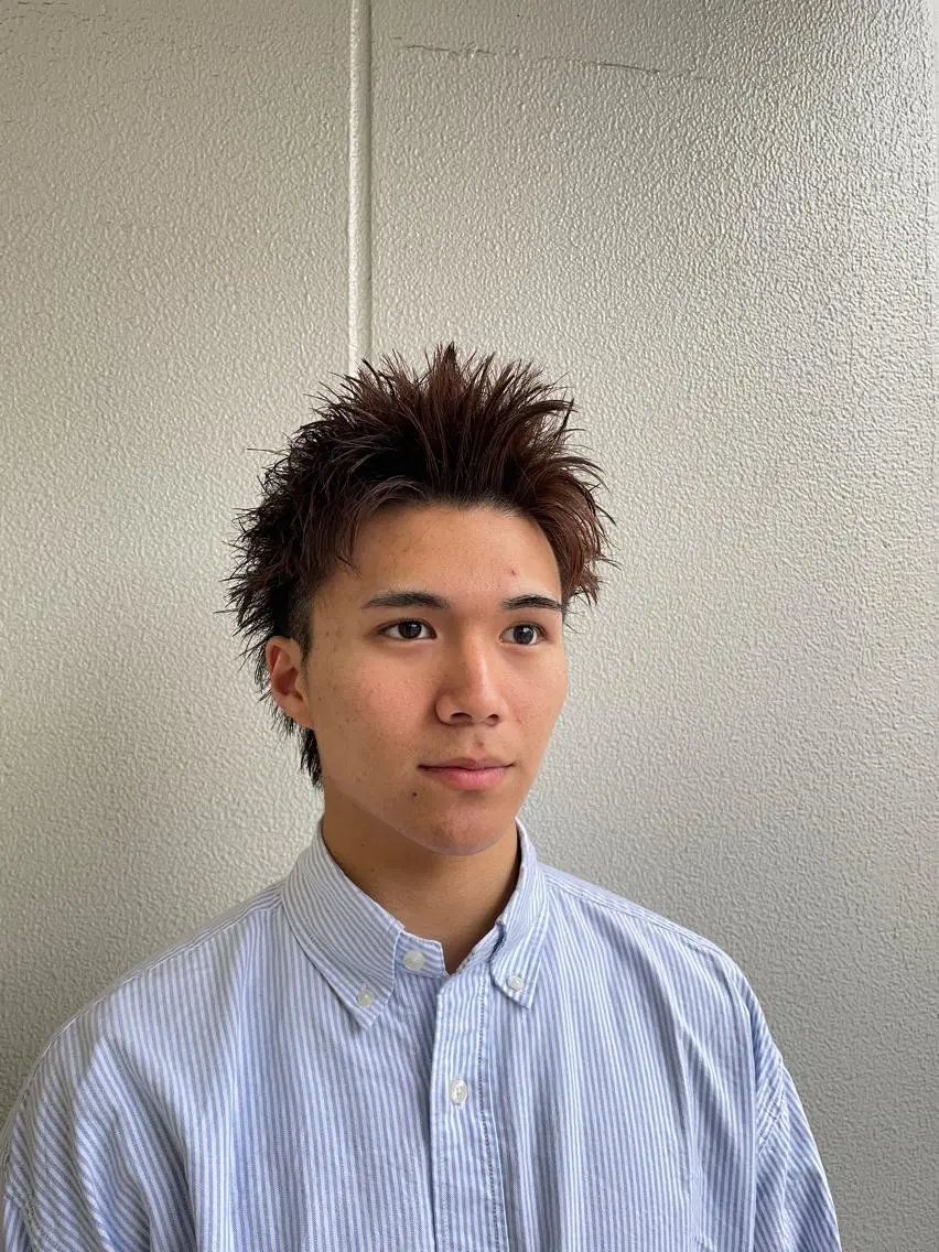 ヘアアレンジ メンズ スパイキーショート カット トリートメント ヘッドスパ ヘアセット 艶カラー✨縮毛矯正✨ 翁長孝輔のヘアスタイル