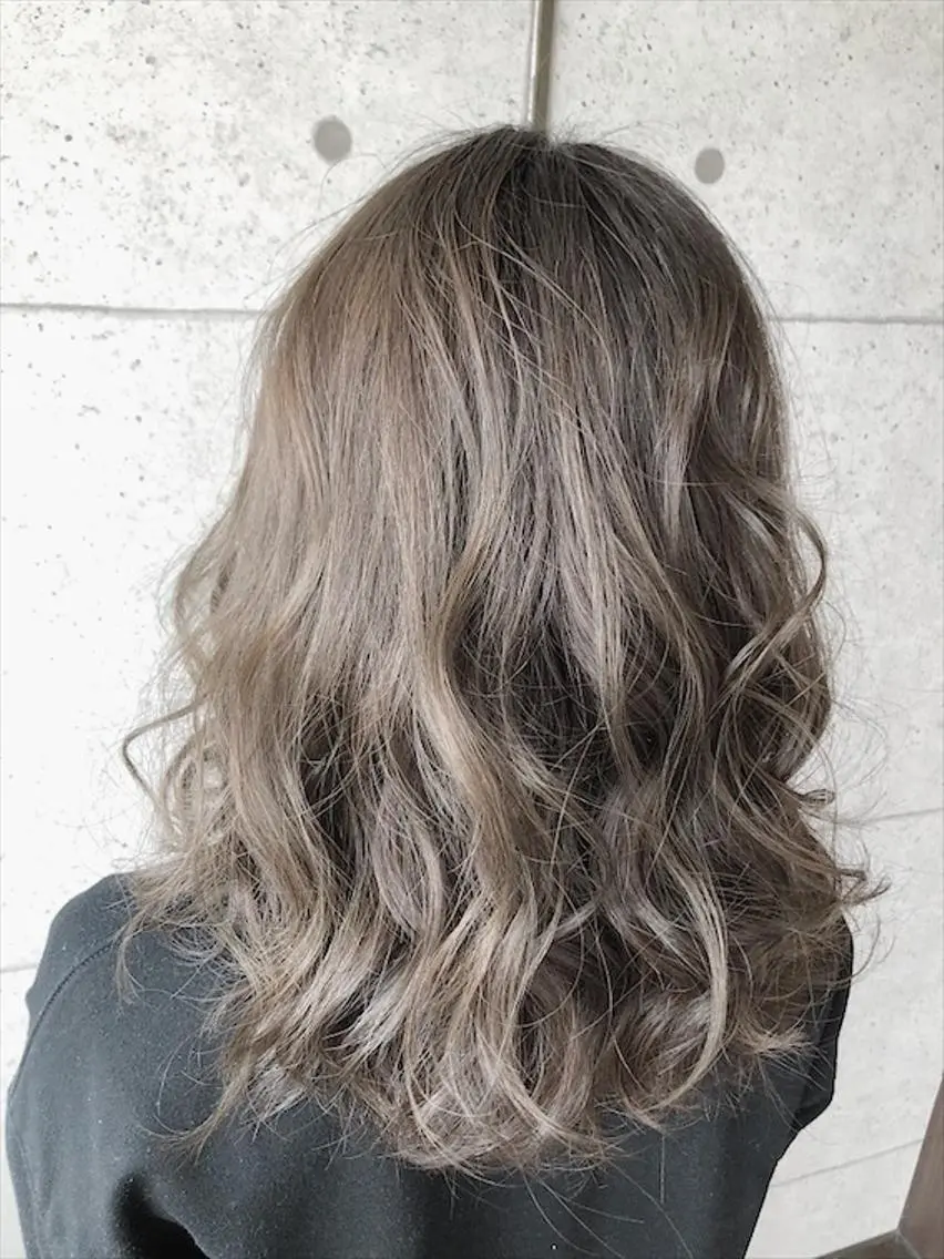 セミロング カラー ベージュカラー イルミナカラー トリートメント 福森 みずきのヘアスタイル