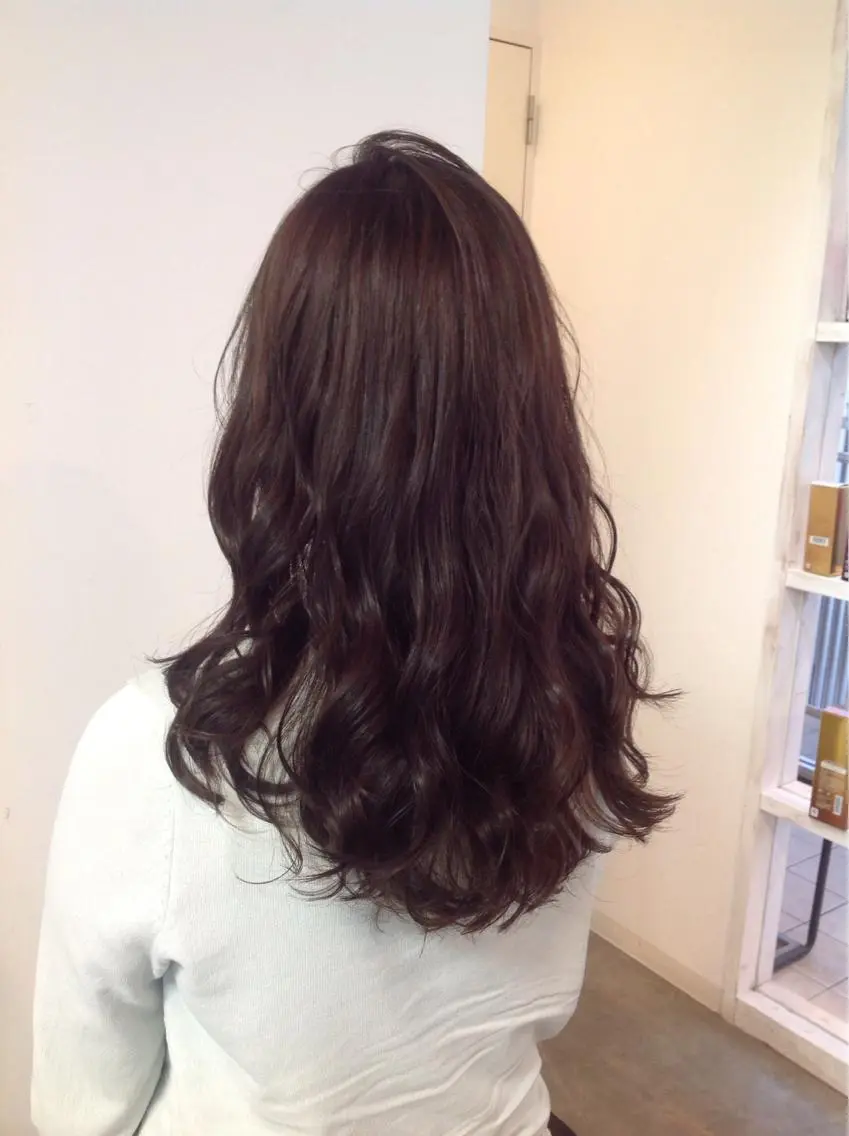 ロング カラー 榎園 由美のヘアスタイル