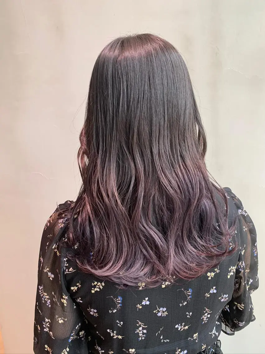 セミロング パープルカラー yui .のヘアスタイル