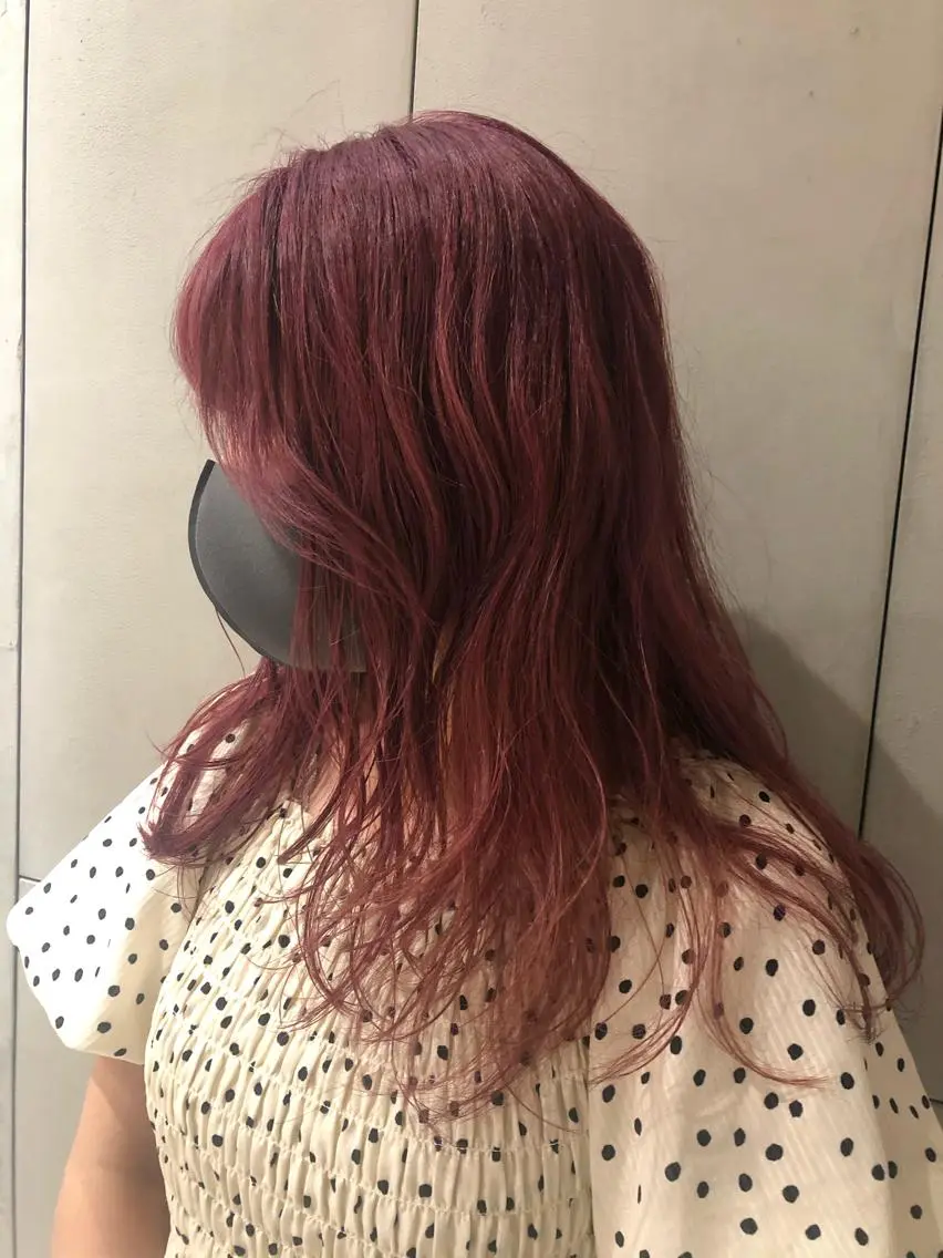 ミディアム カラー 古屋 花織のヘアスタイル