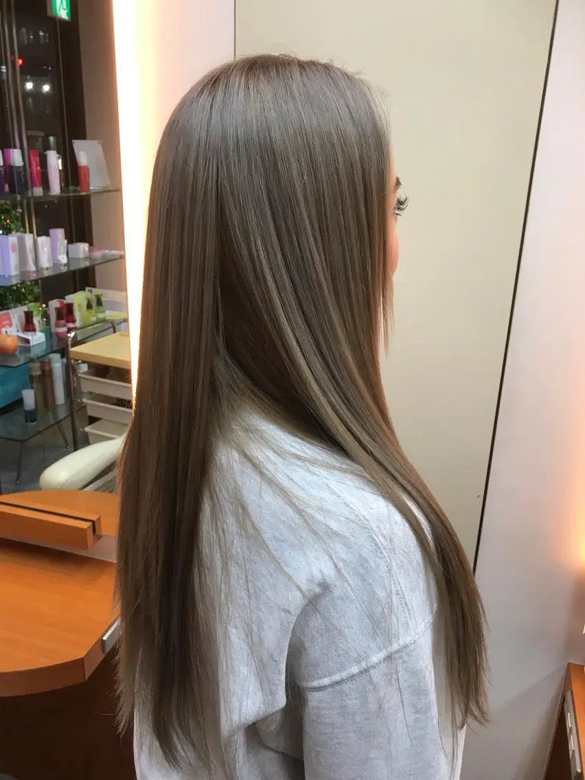 ロング カラー アッシュ 透明感カラー トリートメント カット ヘアカラー トリートメント 井澤 久美子のヘアスタイル