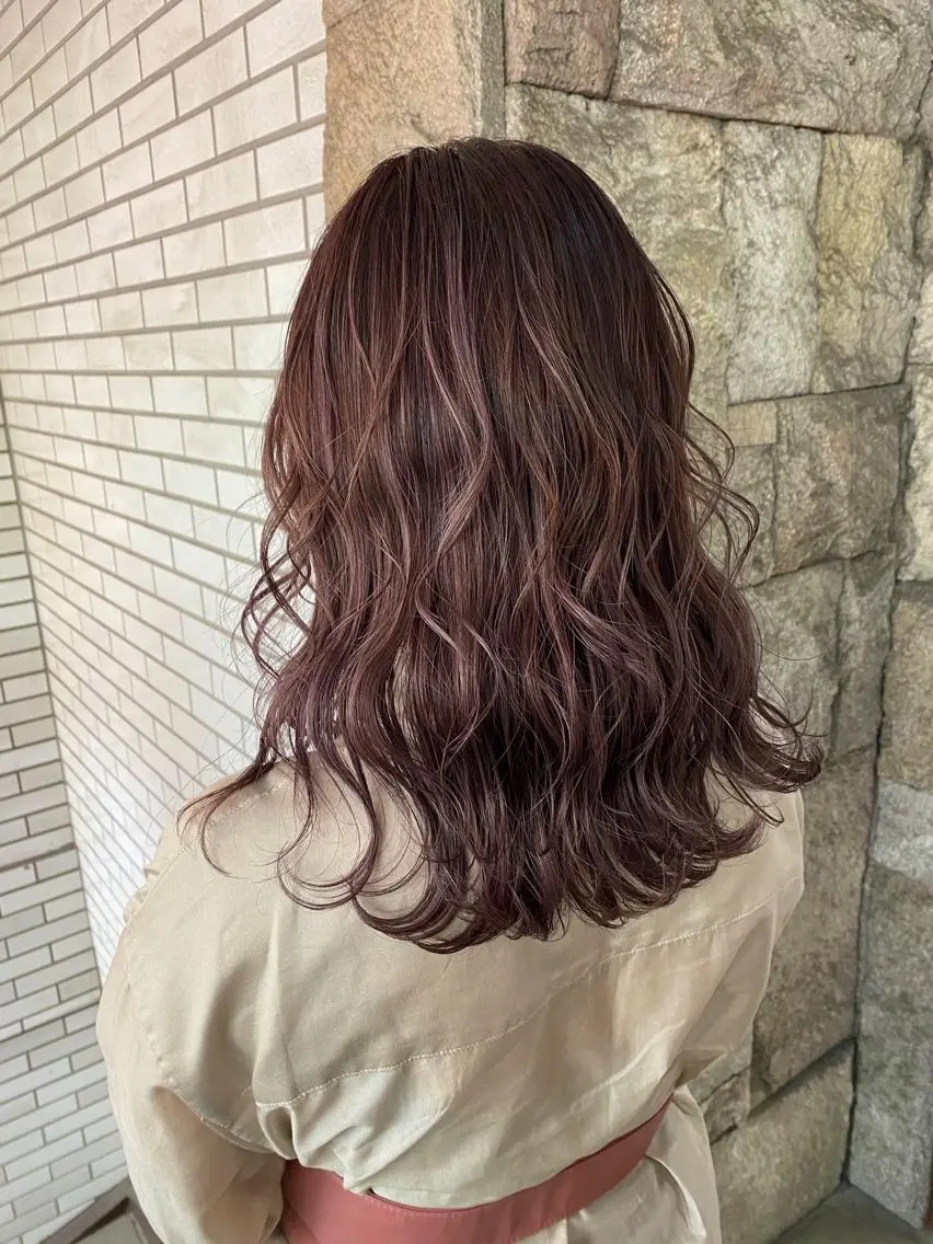 セミロング カラー アッシュ ハイライトカラー ラベンダーカラー ラベンダーピンク ピンクカラー ヘアカラー トリートメント 萩原 凌✄のヘアスタイル