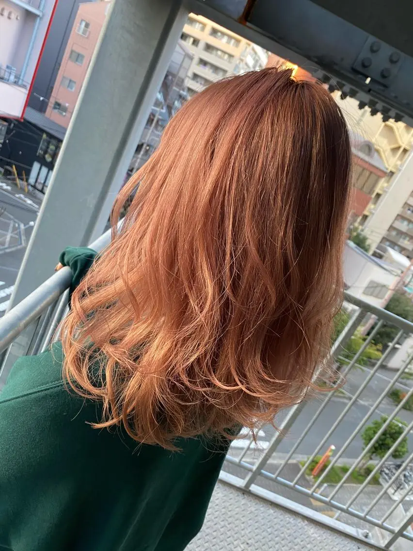 セミロング カラー オレンジ オレンジピンク ピンクカラー カット ヘアカラー ハイトーンヘア/ 島崎　タクミのヘアスタイル