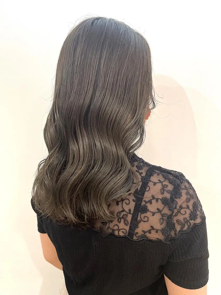 セミロング カラー ヘアカラー 佐藤 梨里花 ❤︎のヘアスタイル