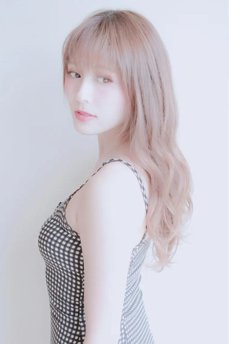 ロング カラー ヤナ マネージャーのヘアスタイル