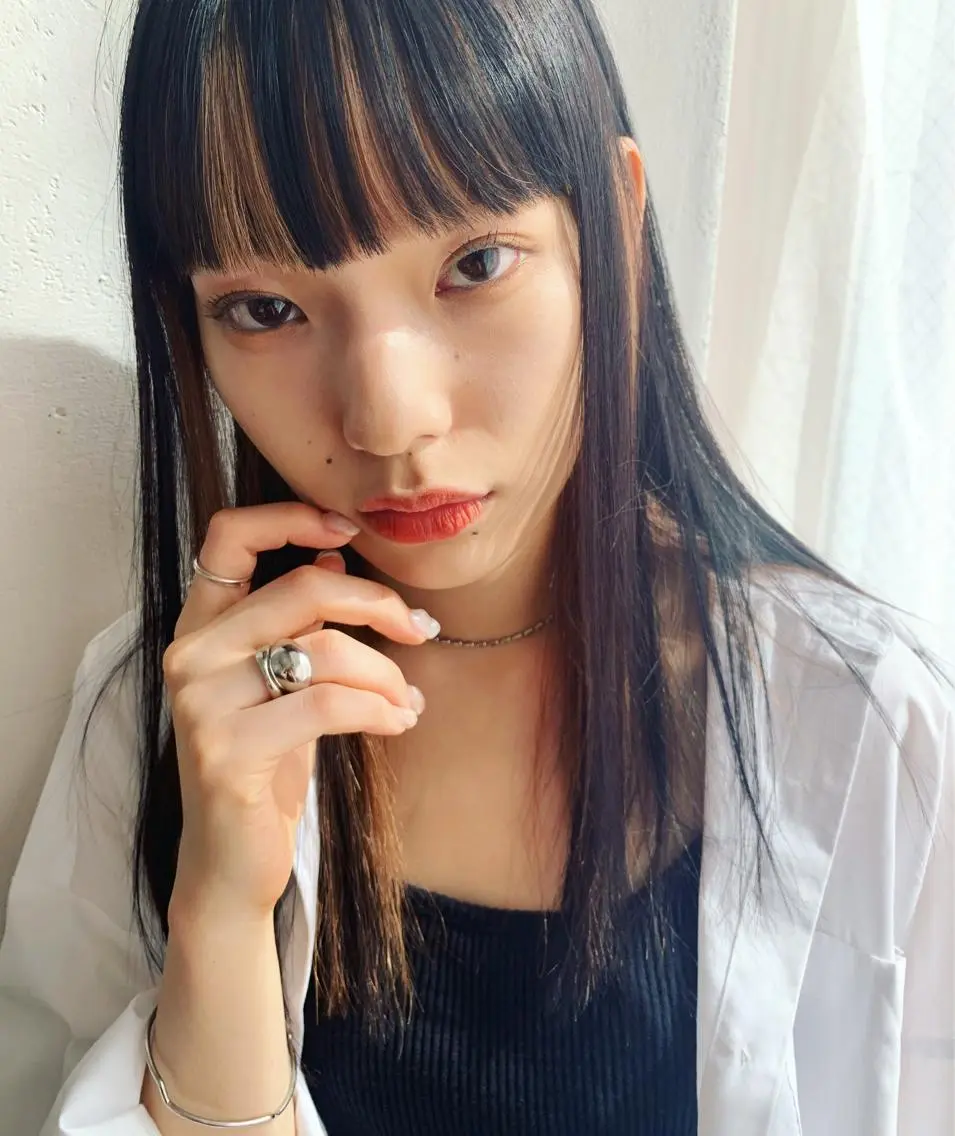 ロング カラー パーマ ヘアアレンジ メンズ キッズ ネイル マツエク・マツパ メンズインナーカラー 黒髪 インナーカラー ロング ワイドバング ウルフレイヤーカット /チヒロのヘアスタイル
