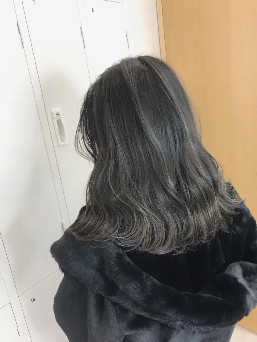 セミロング カラー グレージュ ハイライトカラー ハイライト ヘアカラー 山崎 俊介のヘアスタイル