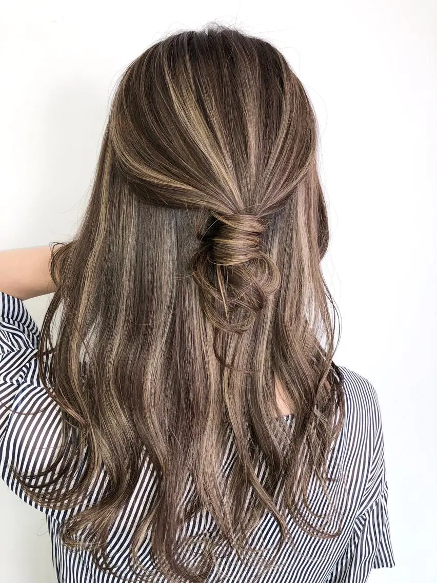 セミロング カラー ハイライトカラー ハイライト ブリーチ 透明感HIDEのヘアスタイル