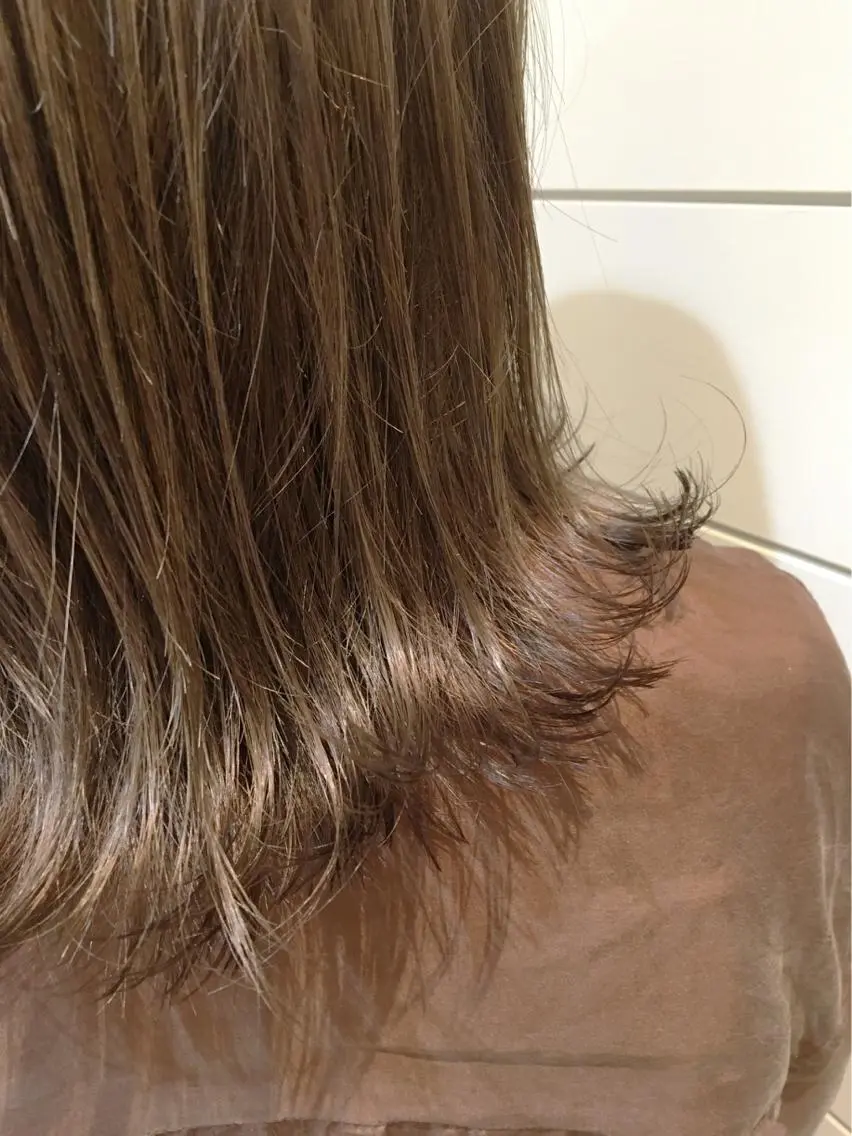 ミディアム カラー グレージュ 外ハネヘア 🍊新宿南口🍊 ERINAのヘアスタイル