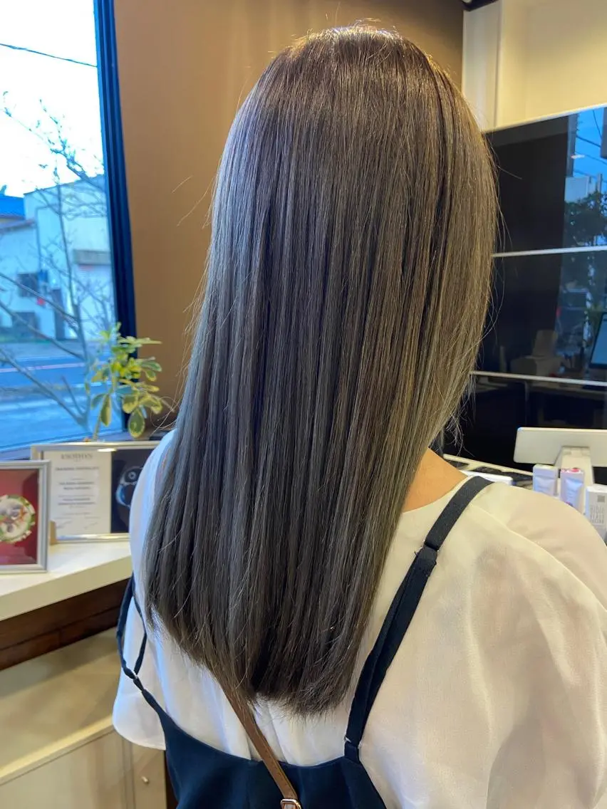 セミロング カラー ヘアカラー 岩﨑 智穂のヘアスタイル