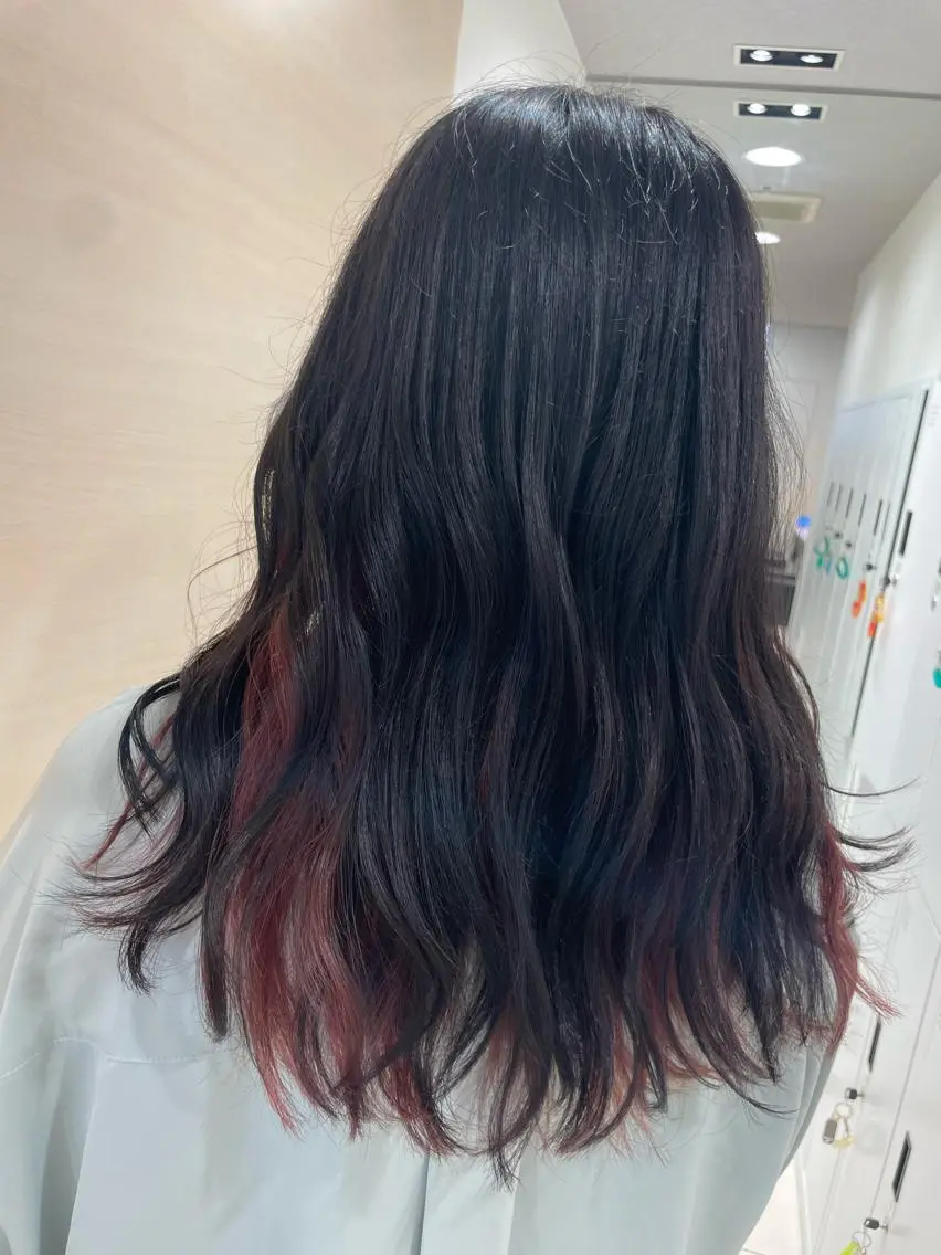 セミロング カラー カシス インナーカラー クロスパーマ/うる艶 カラー/Kurumiのヘアスタイル