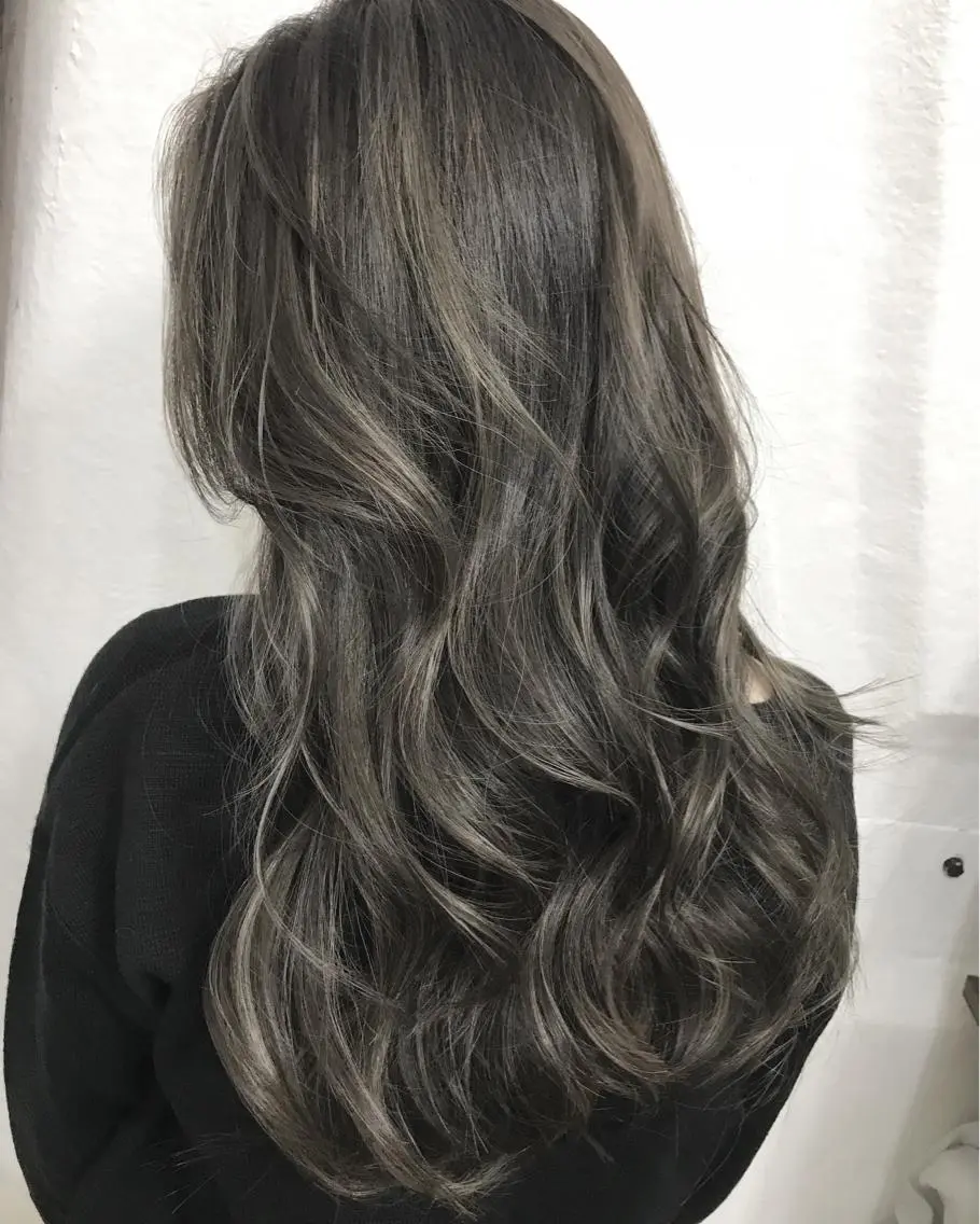 ロング カラー ヘアアレンジ ハイライトカラー ハイライト 白髪ぼかしハイライト バレイヤージュヤマトのヘアスタイル