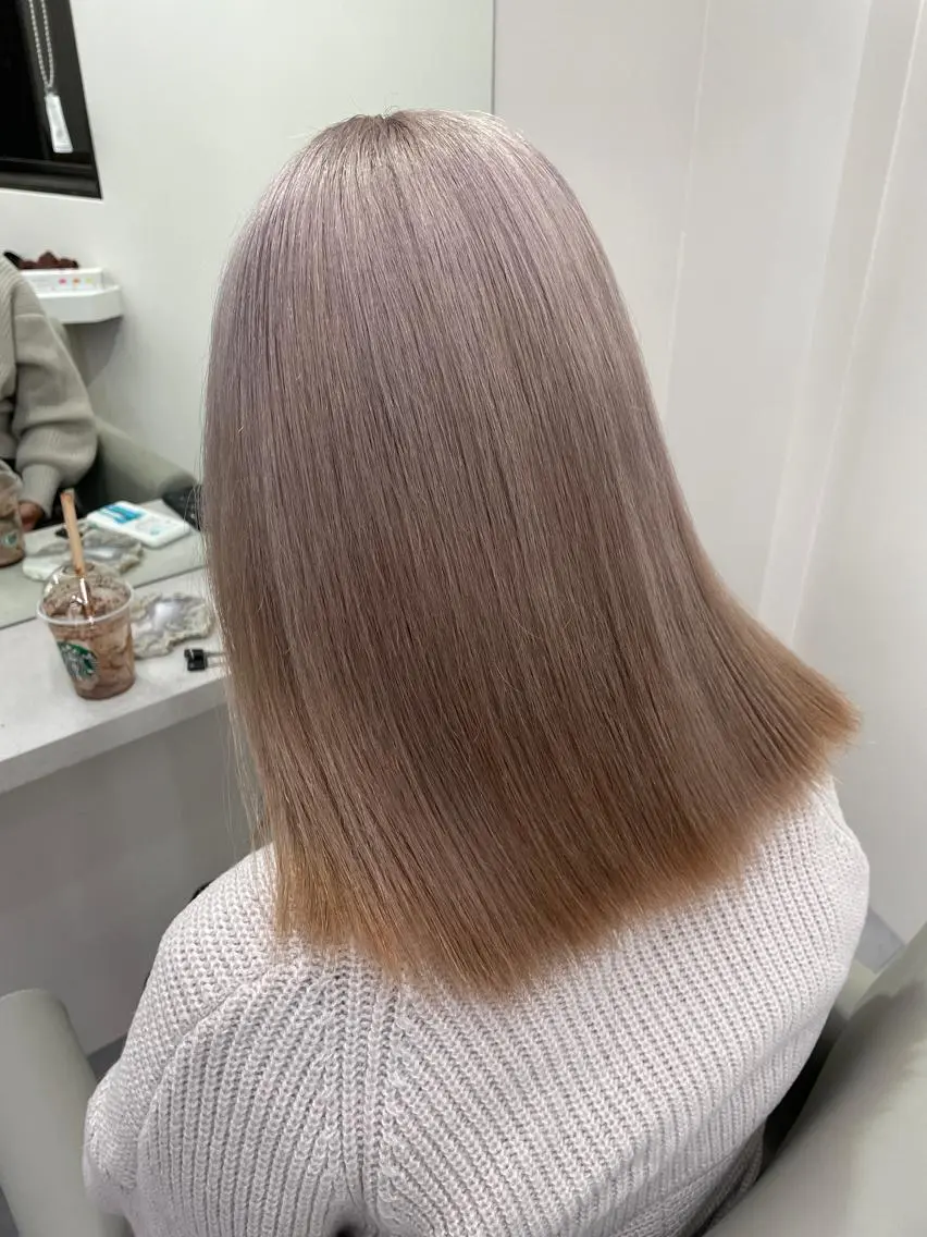 ミディアム カラー 切りっぱなしボブ レイヤー/縮毛矯正のヘアスタイル