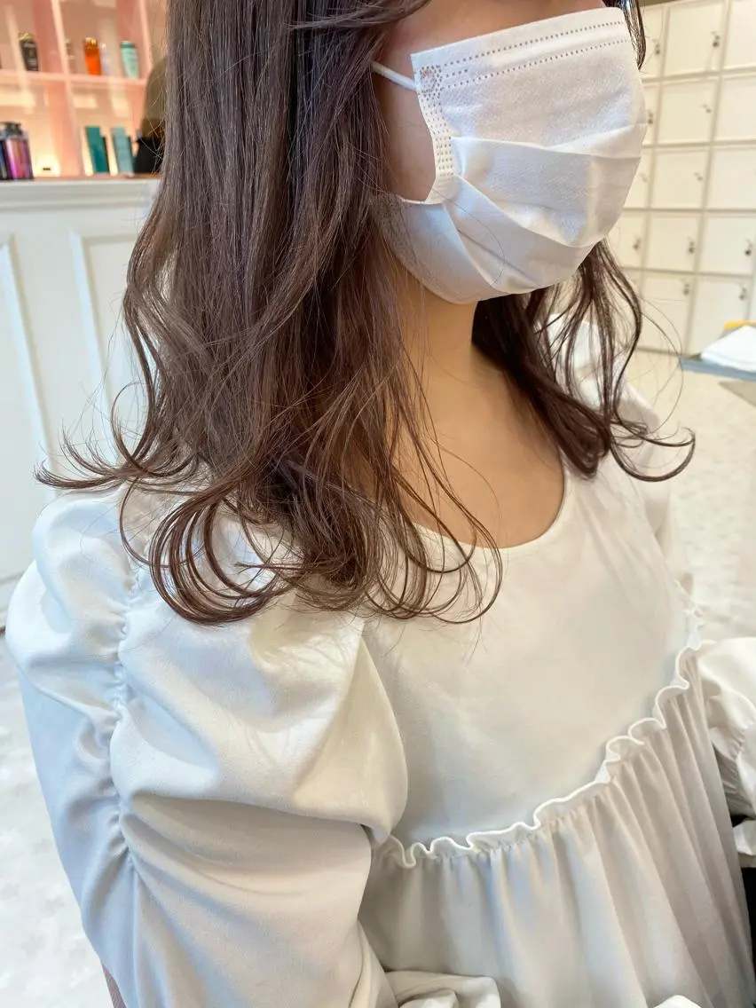 ミディアム カラー グレージュ パープルカラー パープルグレージュ 西本 夏美のヘアスタイル