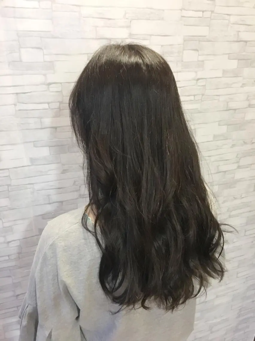 ロング 足立 磨咲のヘアスタイル