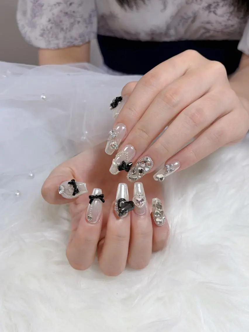 ネイル 韓国ネイル マグネットネイル 持ち込み ニュアンスネイル シンプルネイル ハンドネイル Huyn Nail Shinjyukuのネイルデザイン