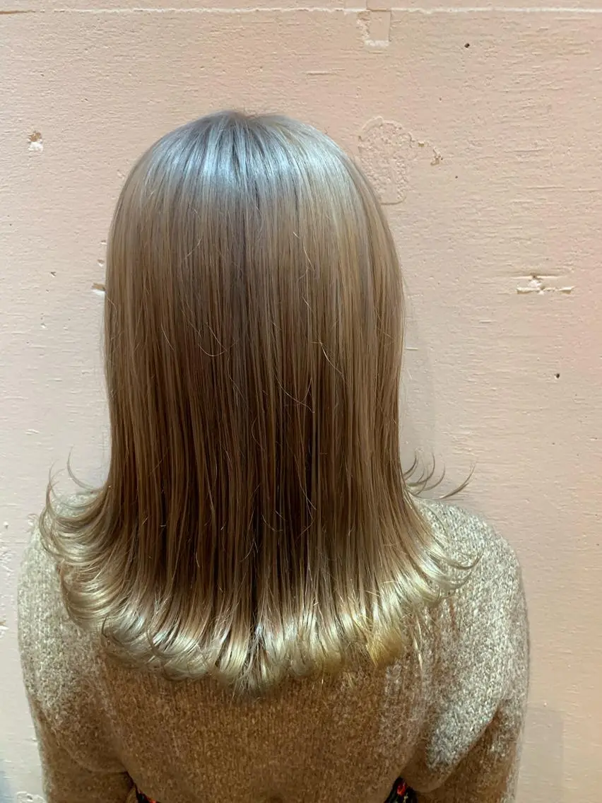 ロング カラー ベージュカラー ブリーチ ケアブリーチ ハイトーンカラー ヘアカラー あべ ゆうかのヘアスタイル
