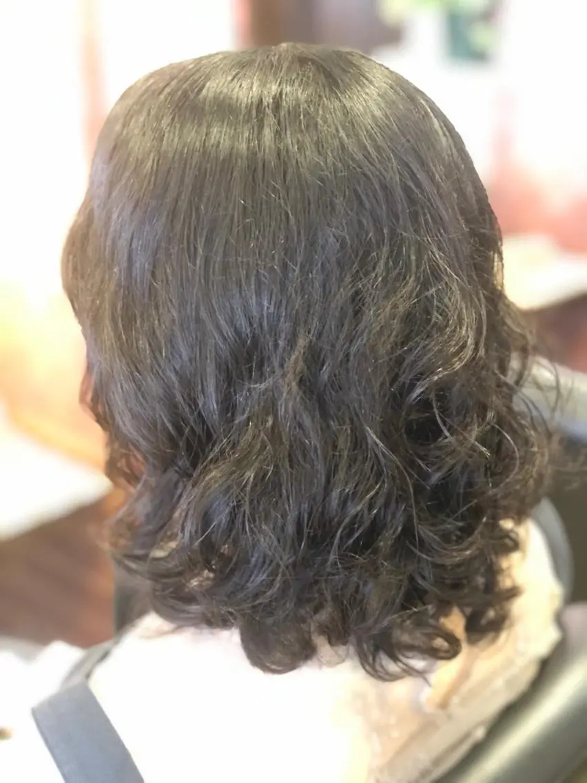 ミディアム ミディアムパーマ くせ毛 レイヤーカット 織田 英之のヘアスタイル