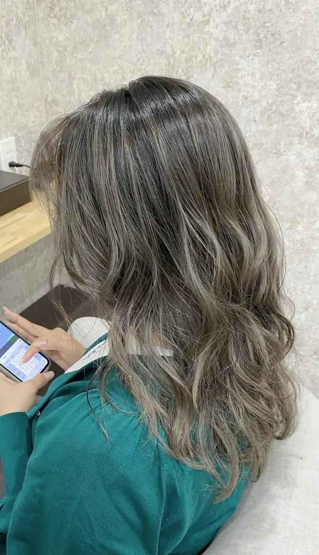 セミロング ヘアカラー トリートメント ROI 【ロイ】のヘアスタイル