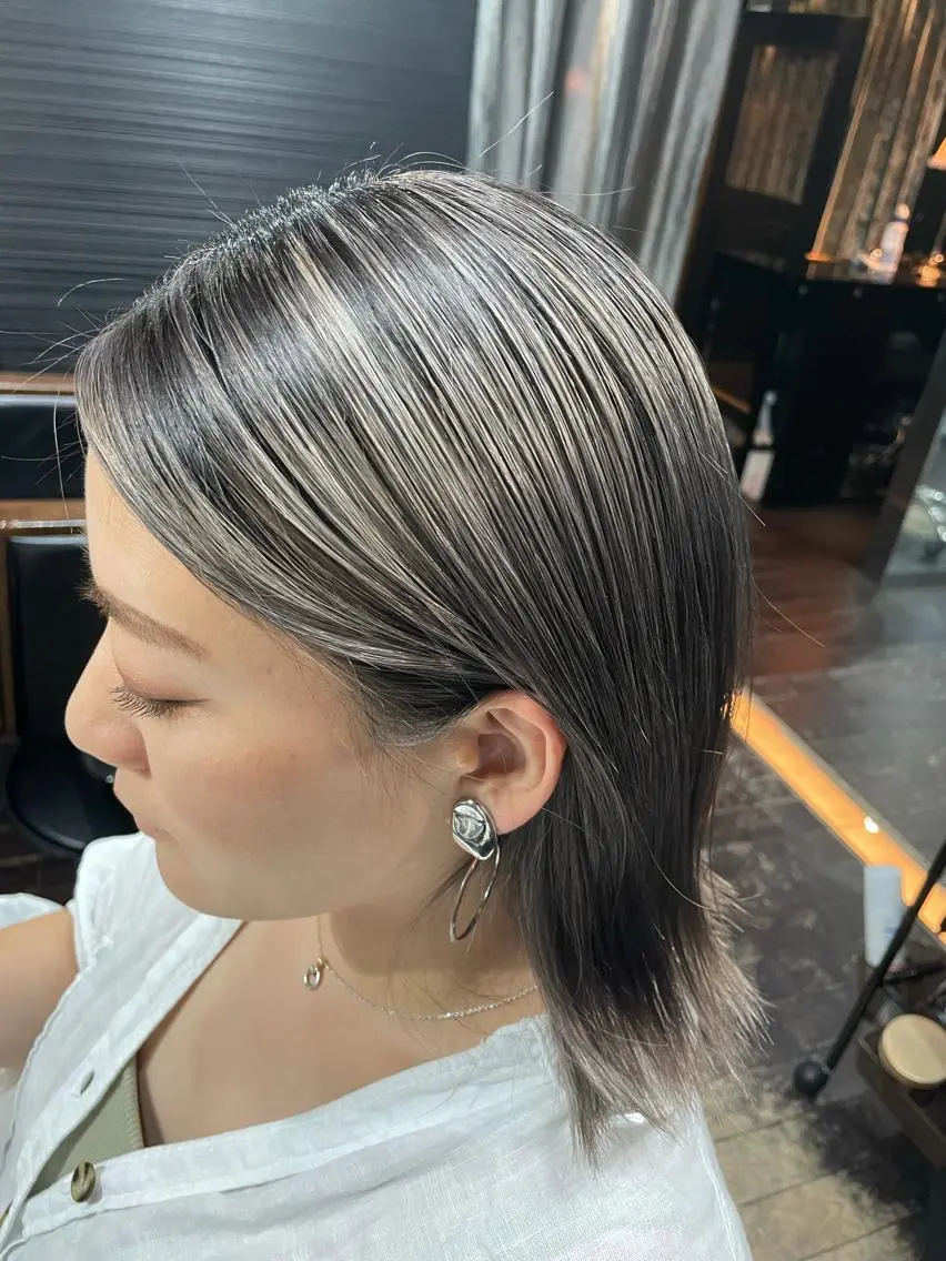 ミディアム カラー ブリーチ グラデーションカラー ハイライトカラー ハイライト 山本 雅由のヘアスタイル