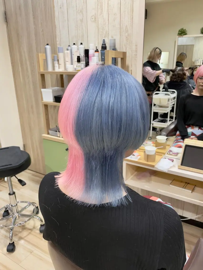 ミディアム カラー 🌈派手髪ハイトーン 🌈鈴木亮太🌈のヘアスタイル