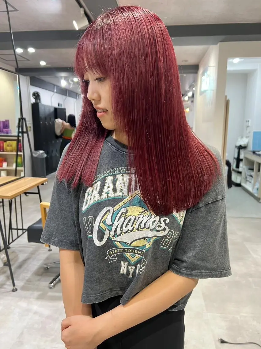 セミロング カラー 艶髪ハイトーン✨ 🩷AMI🩷のヘアスタイル