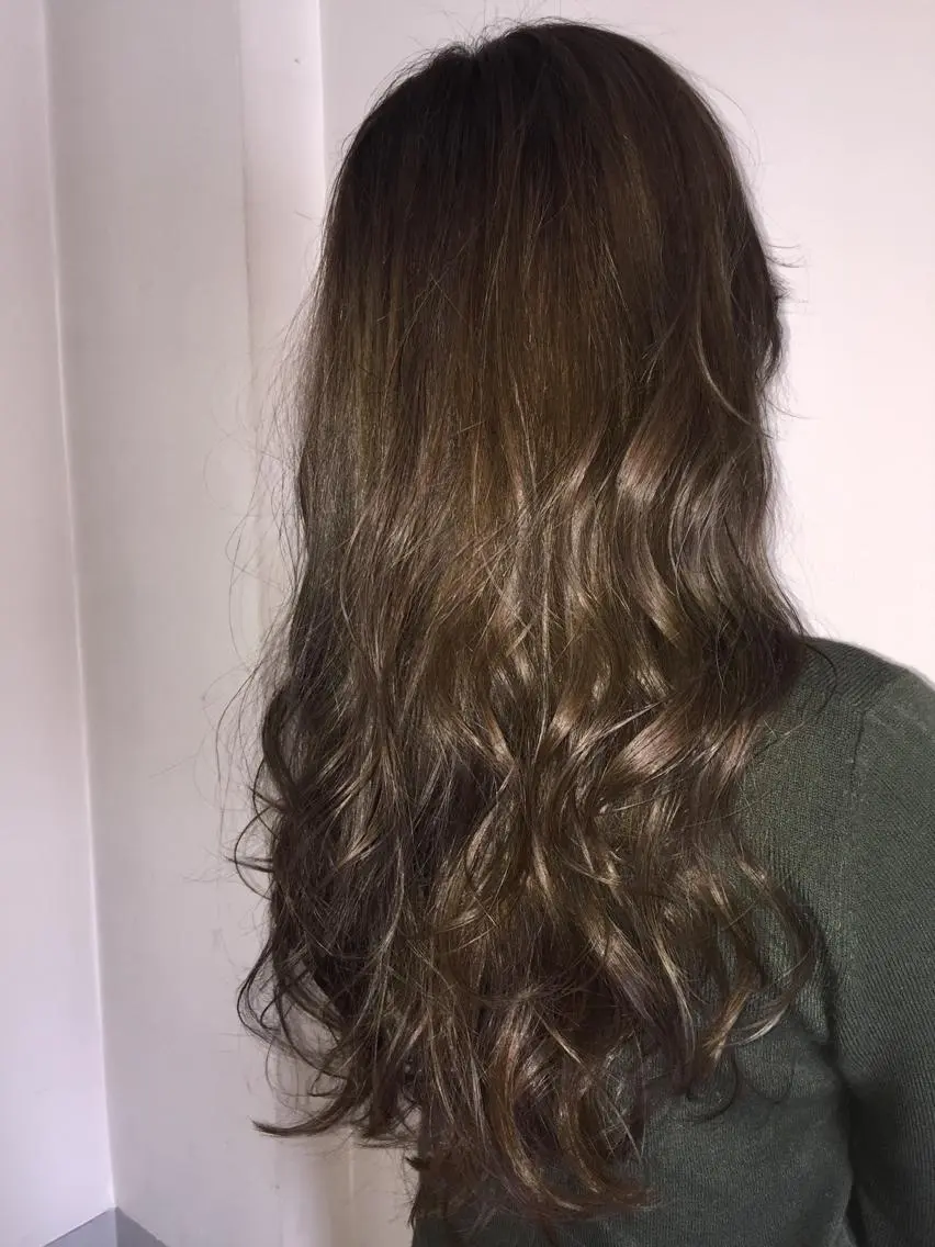 セミロング ロング カラー パーマ ベージュカラー 若杉 諒のヘアスタイル