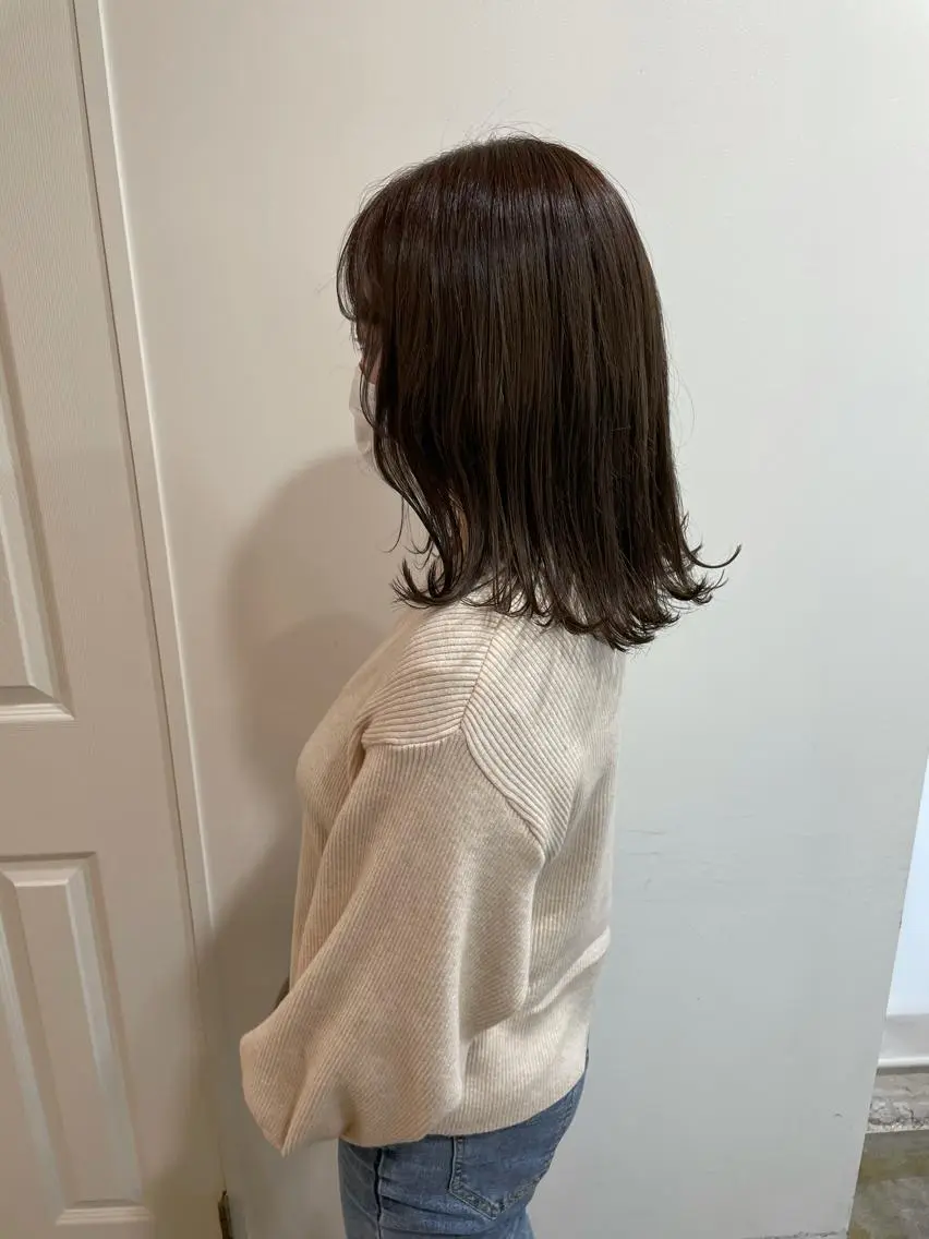 ミディアム カラー カット ヘアカラー トリートメント MIOベージュカラー 柔らかいカラーのヘアスタイル