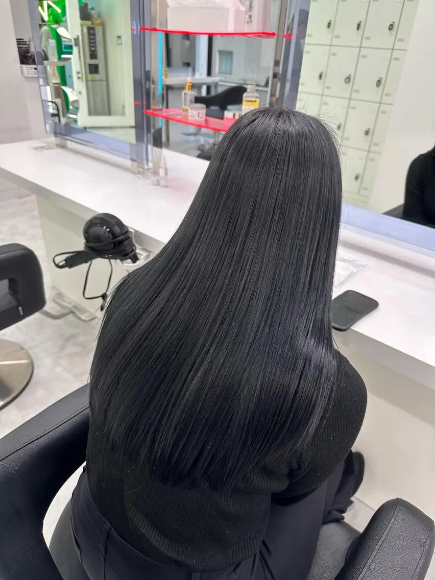 ロング カラー ベージュカラー 黒髪 ブリーチ ブルーカラー ブルーブラック カット 縮毛矯正 🤎MISAKI 艶髪カラー🤎のヘアスタイル