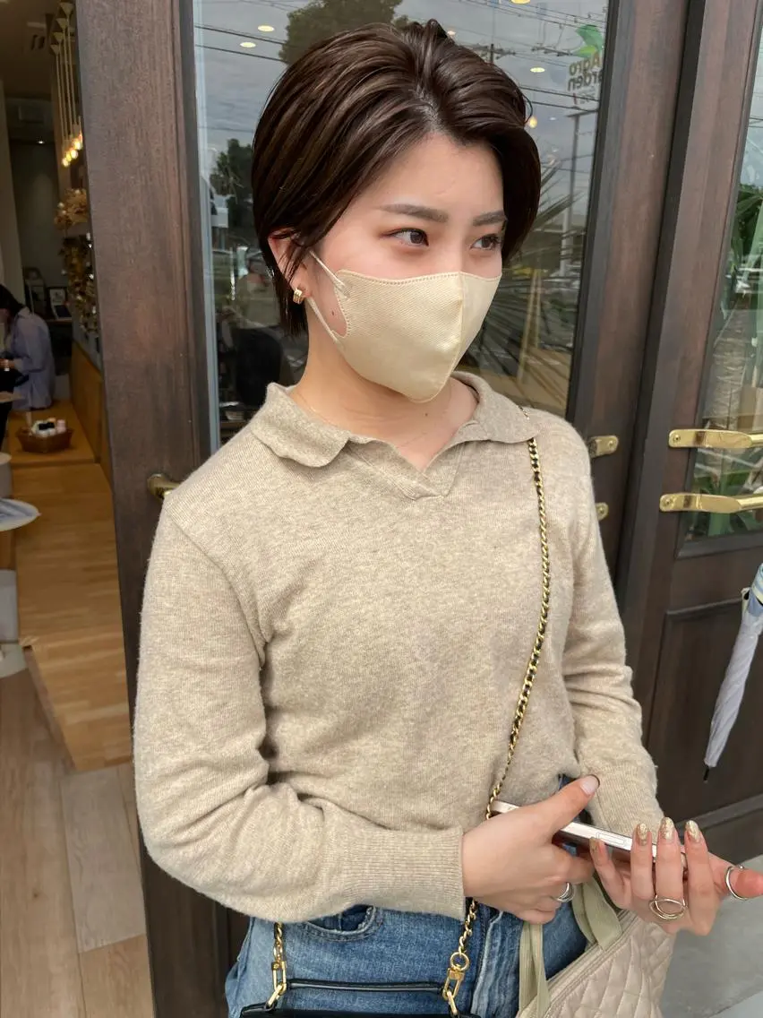 ショート カラー ブラウンカラー 比嘉 千咲のヘアスタイル