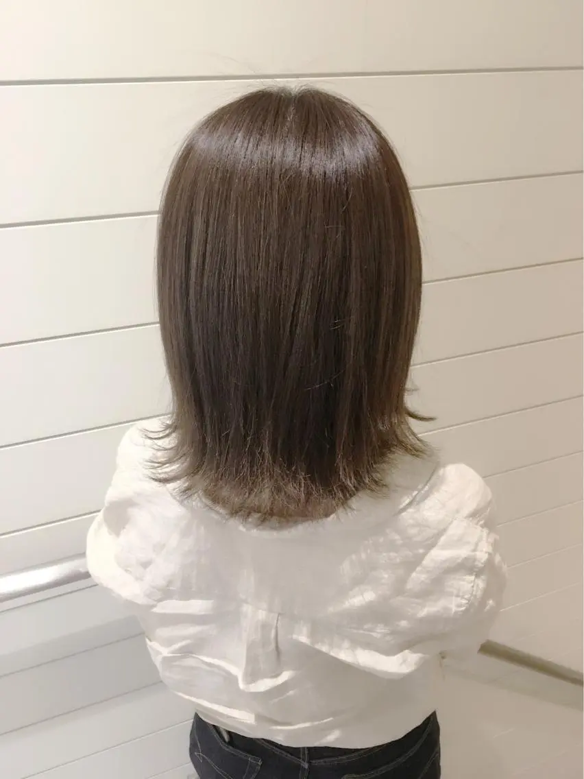 ミディアム カラー アッシュ アッシュグレー アッシュグレージュ グレージュ 🍊新宿南口🍊 ERINAのヘアスタイル