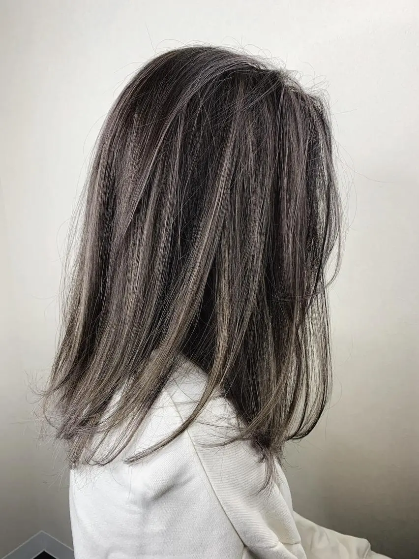ミディアム カラー バレイヤージュ レイヤーカット ハイトーンブリーチ 土坂 由志【京都】のヘアスタイル