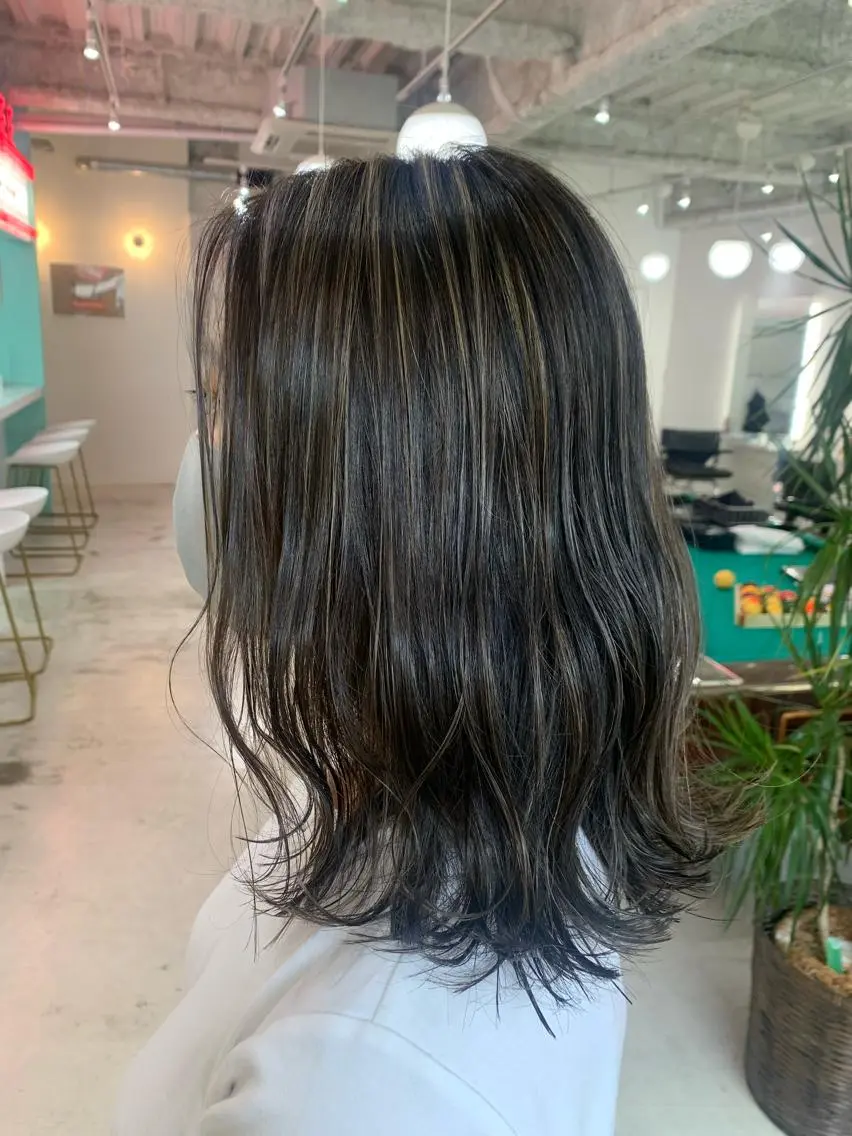 ミディアム カラー ヘアアレンジ 🧨ブリーチー×ボブ レイヤー💎じゅえるのヘアスタイル