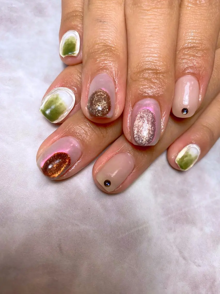 ネイル 成人式 マグネットネイル ニュアンスネイル ハンドネイル ハンドケア 🌿Charme🌿 MAIのネイルデザイン