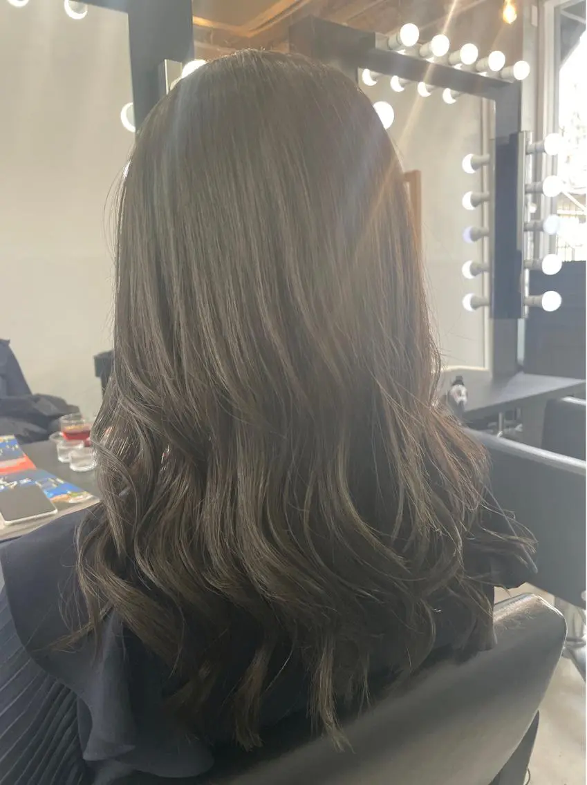 ロング カラー グレージュ オリーブグレージュ オリーブグレー カット ヘアカラー トリートメント ブリーチなし透明感 タケザワミキのヘアスタイル