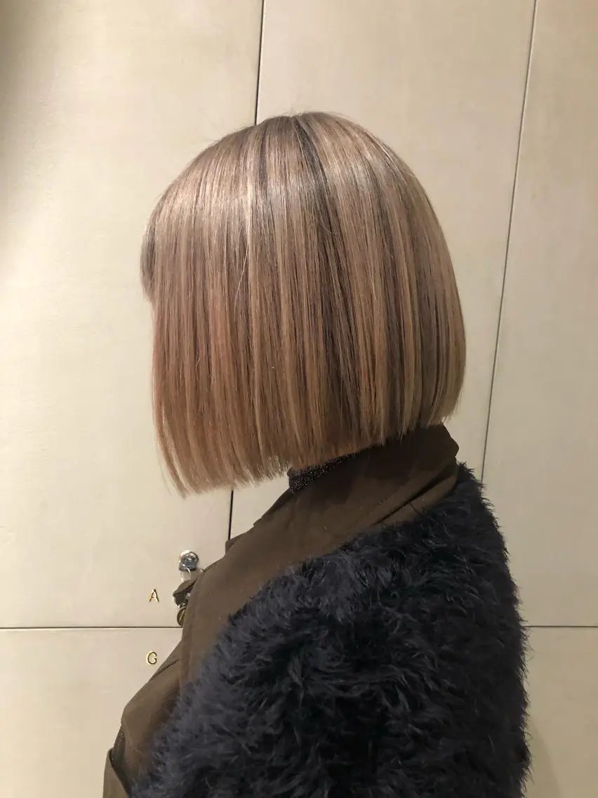 ショート カラー ベージュカラー ボブ 古屋 花織のヘアスタイル